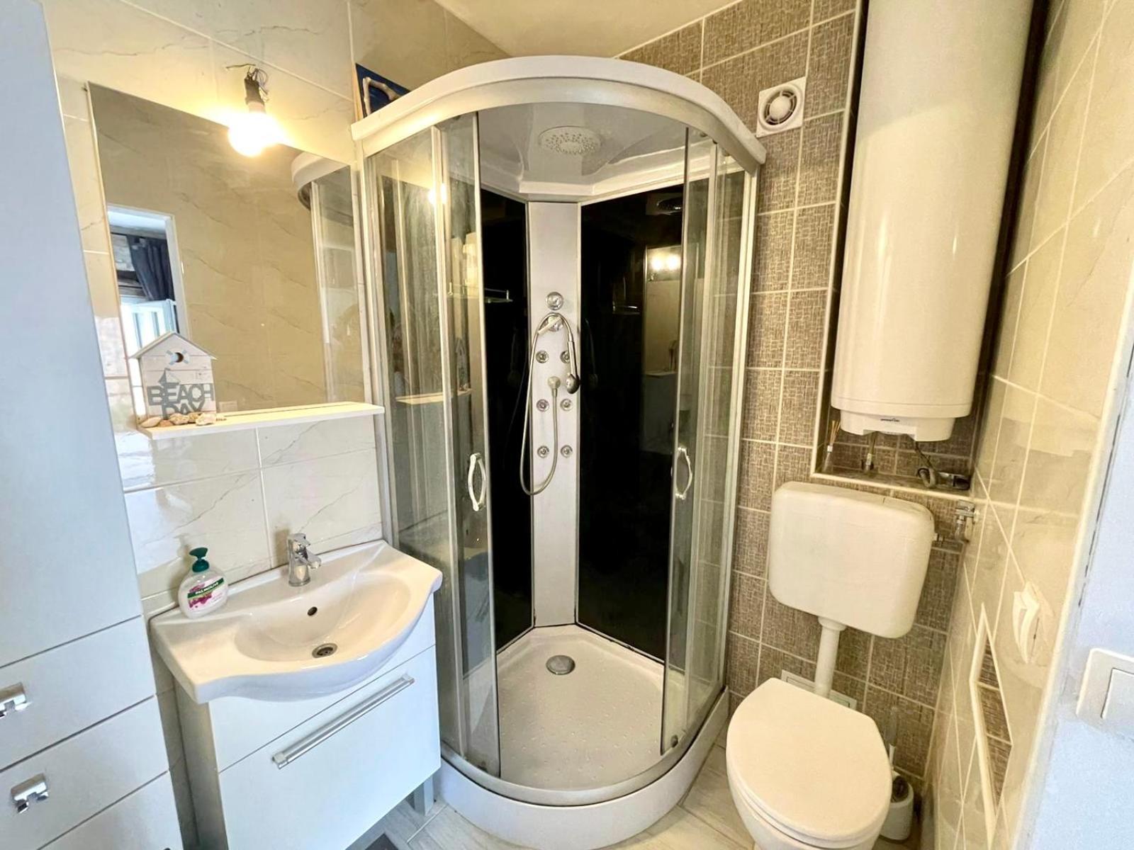 Villa Amore Radini Istrian Romantic Studio With Private Parking And Terrace Brtonigla Exterior photo
